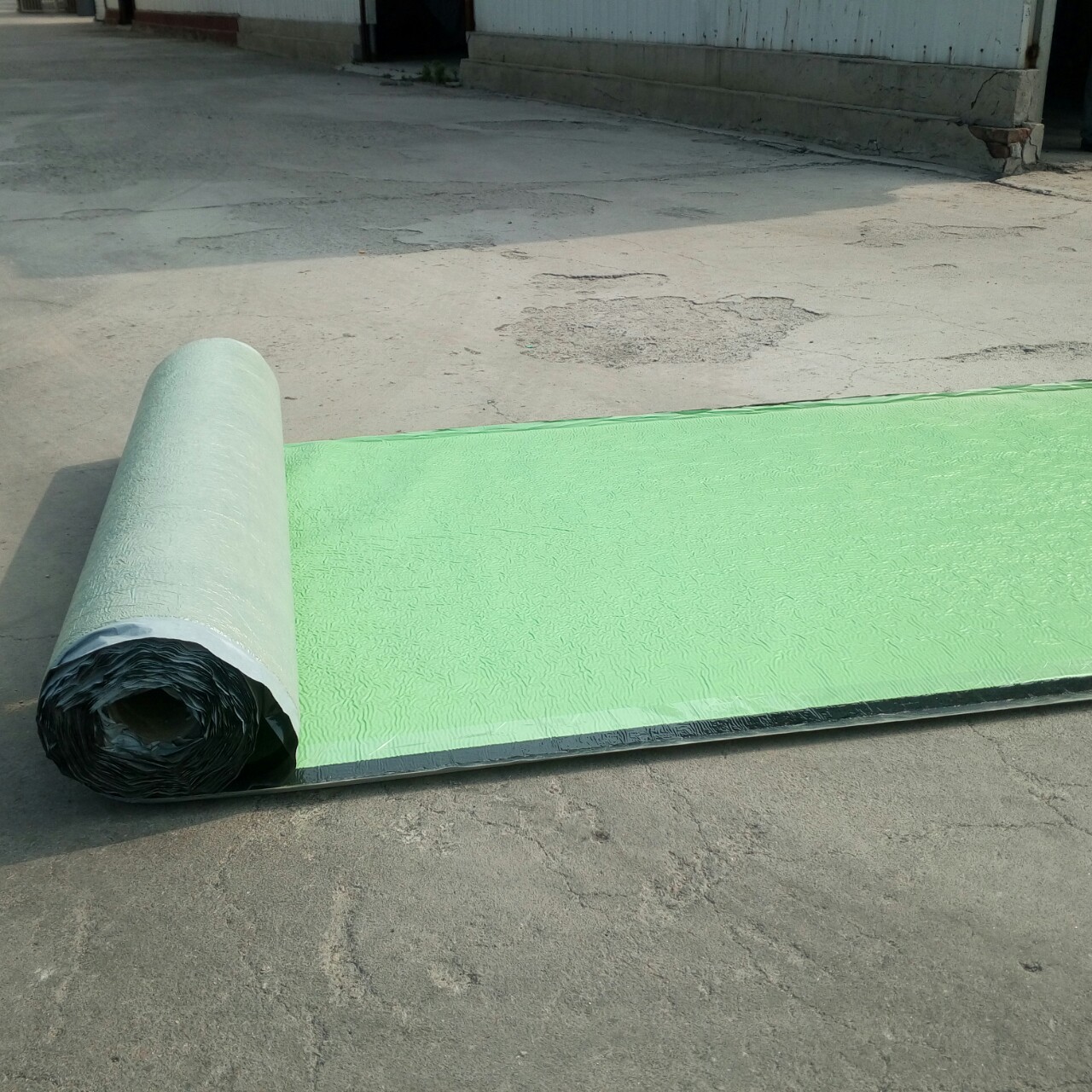 自粘強力交叉膜防水卷材 優(yōu)質防水材料廠家的核心選擇